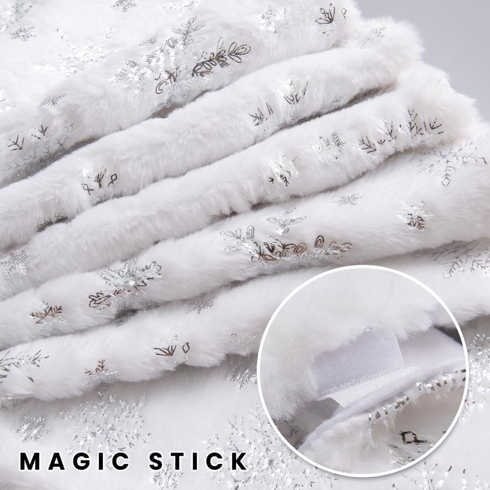 Zilveren kerstboomrok 90 cm met sneeuwvlok design als decoratief kerstboomkleed en afdekmat voor de kerstboomvoet