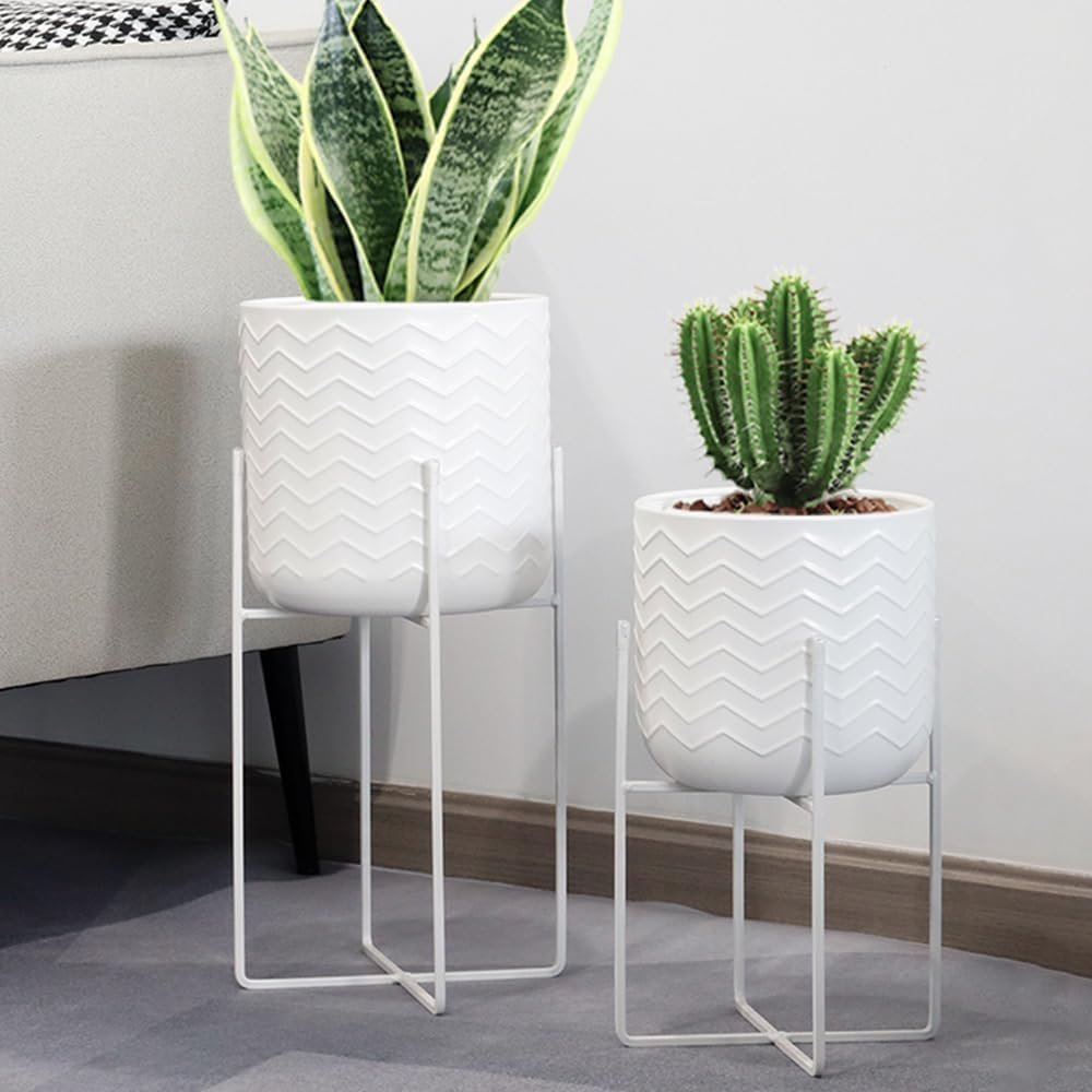 Set van 2 metalen bloempotten met standaard wit voor binnen en buiten 31 en 45 cm plantenhouders tuin balkon decoratie