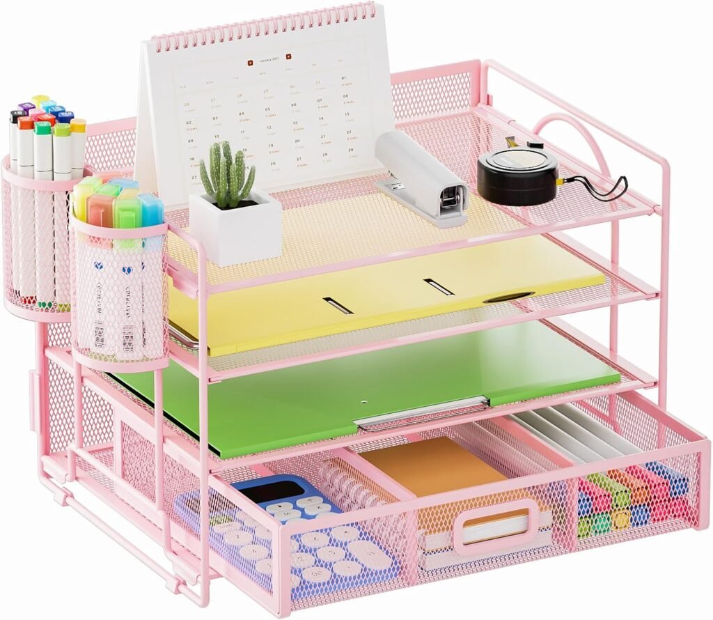 Roze bureau organizer met papierlades pennenhouders en bestandsrek voor A4 documenten met metaalgaas opbergsysteem voor kantoor en school