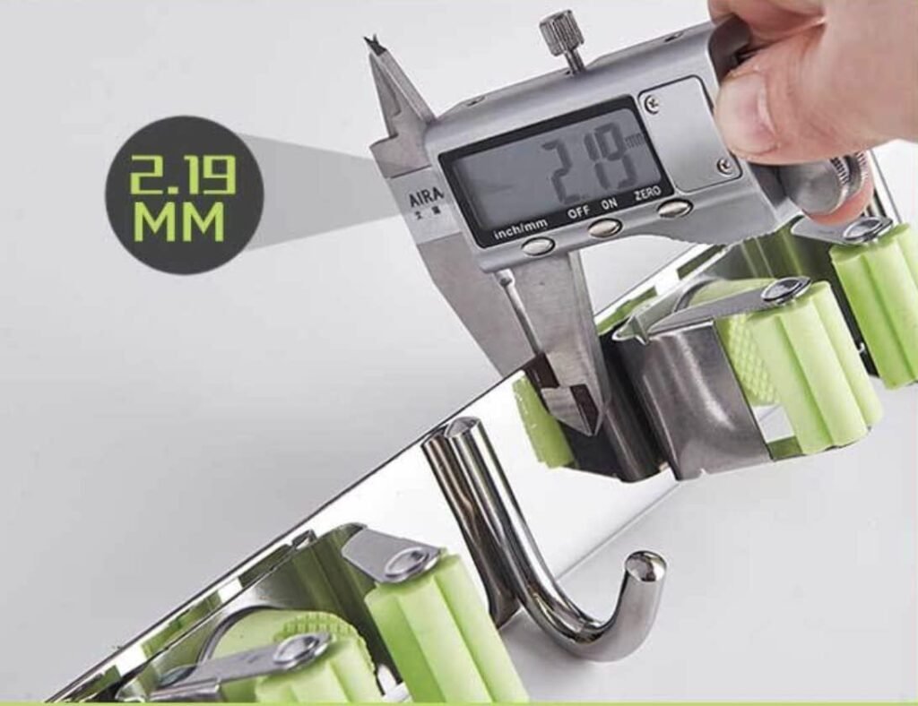 Broom holder muurbevestiging - zelfklevende bezemhouder organizer - gereedschap ophangsysteem met haken - ruimtebesparend voor keuken badkamer en garage