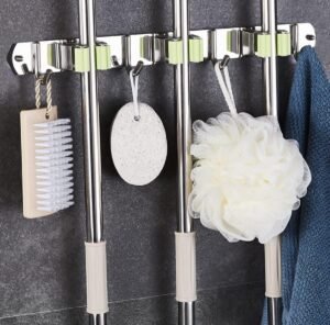 Broom holder muurbevestiging – zelfklevende bezemhouder organizer – gereedschap ophangsysteem met haken – ruimtebesparend voor keuken badkamer en garage