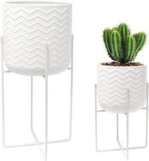 Set van 2 metalen bloempotten met standaard wit voor binnen en buiten 31 en 45 cm plantenhouders tuin balkon decoratie