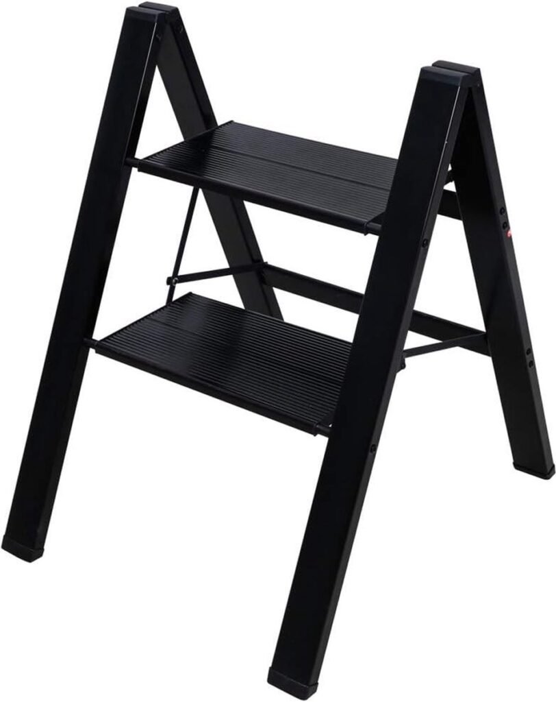 Lichtgewicht huishoudtrap compacte stepladder met antislip treden voor binnengebruik en plantenverzorging