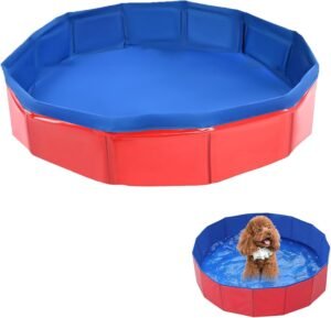 Hondenbad voor Kleine Honden – Opvouwbare Hondenpool – 50 x 8 cm – Honden Peddelbad – Dierenbad – PVC Hondenbad – Kattenbad – Honden Sprinkler PadGeef uw kleine viervoeter het perfecte verkoelingsmoment met ons opvouwbare hondenbad! Dit handige en veelzijdige hondenbad is ontworpen voor kleine honden en katten, en biedt de ultieme verfrissing op warme dagen. Gemaakt van duurzaam en milieuvriendelijk PVC, is deze hondenpool niet alleen veilig voor uw huisdieren, maar ook uiterst gebruiksvriendelijk. Met een afmeting van 50 x 8 cm is dit hondenbad ideaal voor gebruik in de tuin, op het strand of zelfs binnenshuis. Laat uw huisdier genieten van het water terwijl u zorgeloos ontspant. Dit product is een absolute must-have voor elke huisdiereigenaar die comfort en plezier voor zijn huisdieren wil combineren.  Voordelen van het hondenbad:  Gemaakt van duurzaam en milieuvriendelijk PVC. Antislip coating voor optimale grip. Eenvoudig te installeren en af te breken. Snelle afvoer dankzij handige afvoerpluggen. Ideaal voor verkoeling op warme dagen. Geschikt voor kleine honden en katten. Veelzijdig gebruik: binnen en buiten. De duurzame materialen zijn een van de belangrijkste kenmerken van dit hondenbad. Het gebruik van hoogwaardig, milieuvriendelijk PVC garandeert dat het bad niet alleen bestand is tegen krassen, maar ook veilig is voor uw huisdieren. Dit zorgt ervoor dat uw hond of kat veilig kan spelen zonder zich zorgen te maken over schadelijke stoffen. De binnenvloer van het bad heeft een antislipcoating, wat extra grip biedt en voorkomt dat uw huisdier uitglijdt tijdens het spelen of baden. Dit maakt het hondenbad bijzonder geschikt voor levendige of speelse dieren.  De portabiliteit van het hondenbad is een ander belangrijk voordeel. U hoeft het bad niet op te blazen; open het eenvoudig, vul het met water en laat uw huisdier erin springen! Het opvouwbare ontwerp maakt het gemakkelijk om het bad op te bergen en mee te nemen, perfect voor een dagje uit naar het strand of een vakantie. Dit hondenbad is de ideale oplossing voor eigenaren die hun huisdieren willen verwennen, waar ze ook zijn.  Dankzij de snelle afvoer kunt u het hondenbad in een handomdraai leegmaken. Met de handige afvoerpluggen aan de zijkanten kunt u het water snel en efficiënt verwijderen zonder rommel te maken. Het deksel van de afvoer is goed afgesloten, zodat u zich geen zorgen hoeft te maken over lekkage tijdens het gebruik. Dit bespaart niet alleen tijd, maar maakt ook het schoonmaken van het bad een stuk eenvoudiger.  De verkoelende werking van het hondenbad is vooral belangrijk op warme zomerdagen. Honden reguleren hun lichaamstemperatuur voornamelijk via hun poten en het hijgen. Dit hondenbad biedt een geweldige manier om hun temperatuur te verlagen en zorgt ervoor dat ze zich comfortabel voelen. Het zal ongetwijfeld zorgen voor uren speelplezier en verfrissing voor uw huisdieren.  Inhoud van de verpakking:  1x Opvouwbaar hondenbad (50 x 8 cm) 1x Handleiding voor gebruik Productspecificaties:  Kleur: Blauw Materiaal: Polyvinylchloride (PVC) Capaciteit: 50 liter Vorm: Rond Inclusief antislip coating Wacht niet langer! Geef uw huisdieren het plezier en de verkoeling die ze verdienen met ons veelzijdige hondenbad