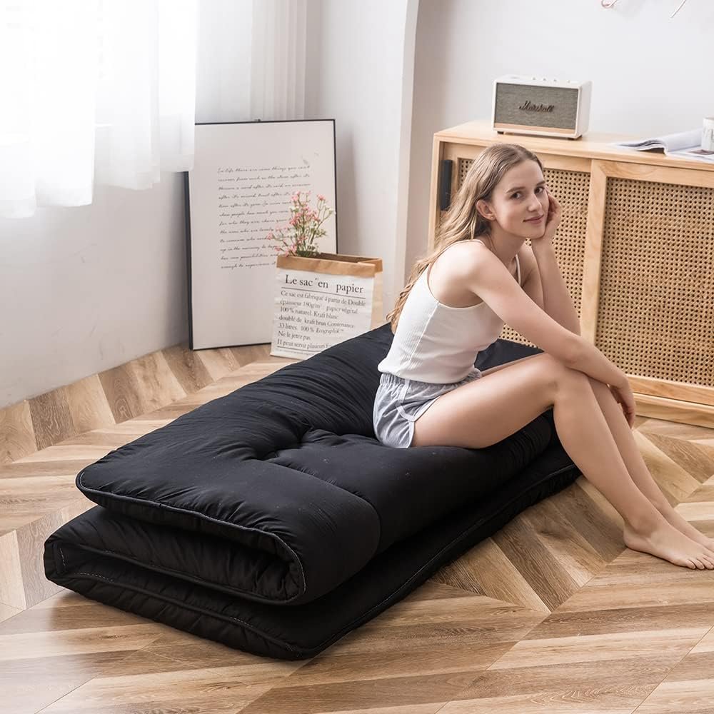 Opvouwbare futon vloermatras zwart 150x200 cm als 1 persoons gastmatras en compact logeerbed voor reizen en camping