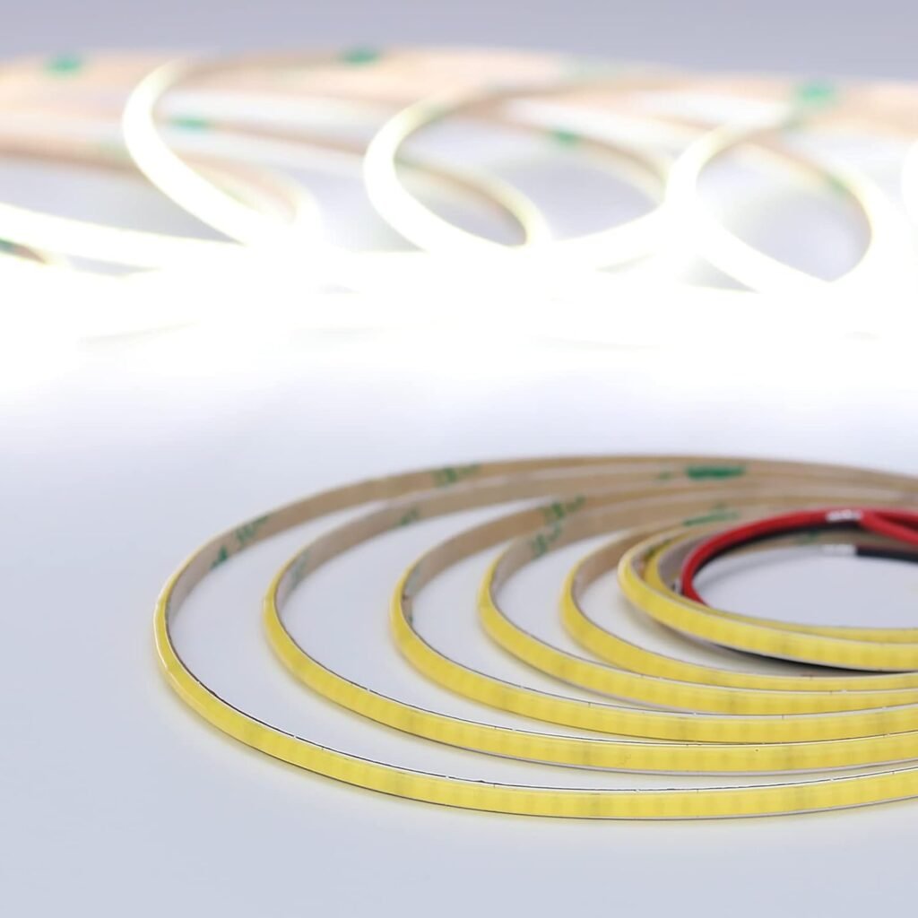 LED strip 12V 5m koud wit met zelfklevende flexibele lichtstrip voor binnen gebruik in keuken, woonkamer en trapdecoratie