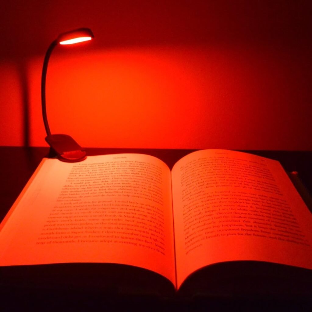 Amber rode leeslamp voor bed met flexibele clip-on klem, USB-C oplaadbaar en blauwlichtvrije LED verlichting