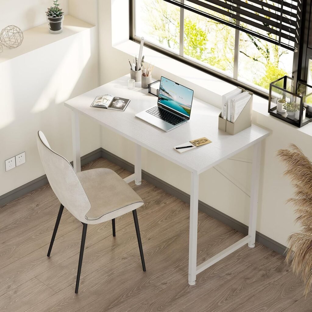 Klein wit bureau 80x40 cm met hoofdtelefoonhouder en opbergzak voor thuiswerkplek en studieruimte