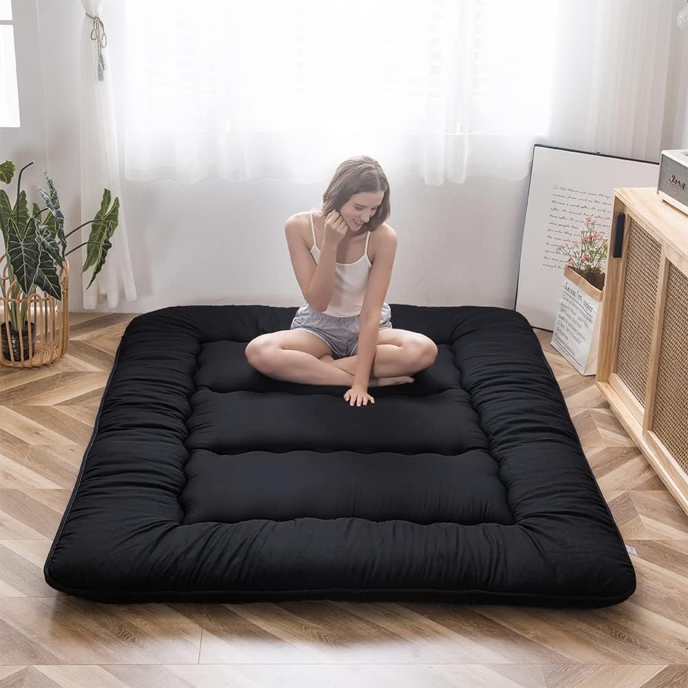 Opvouwbare futon vloermatras zwart 150x200 cm als 1 persoons gastmatras en compact logeerbed voor reizen en camping