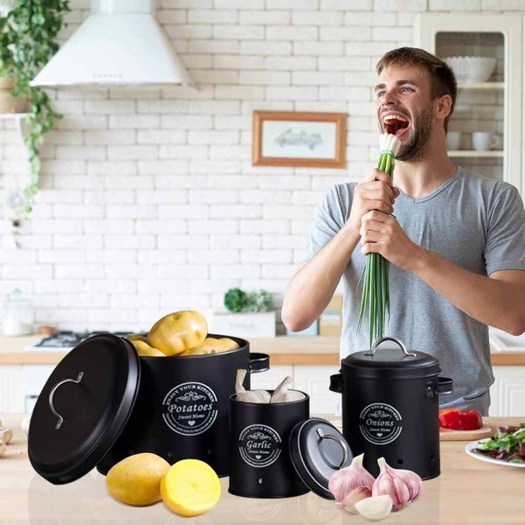 Voorraadpot set voor aardappelen, uien en knoflook met zwarte metalen blikken en ventilatiegaten voor keukenopslag