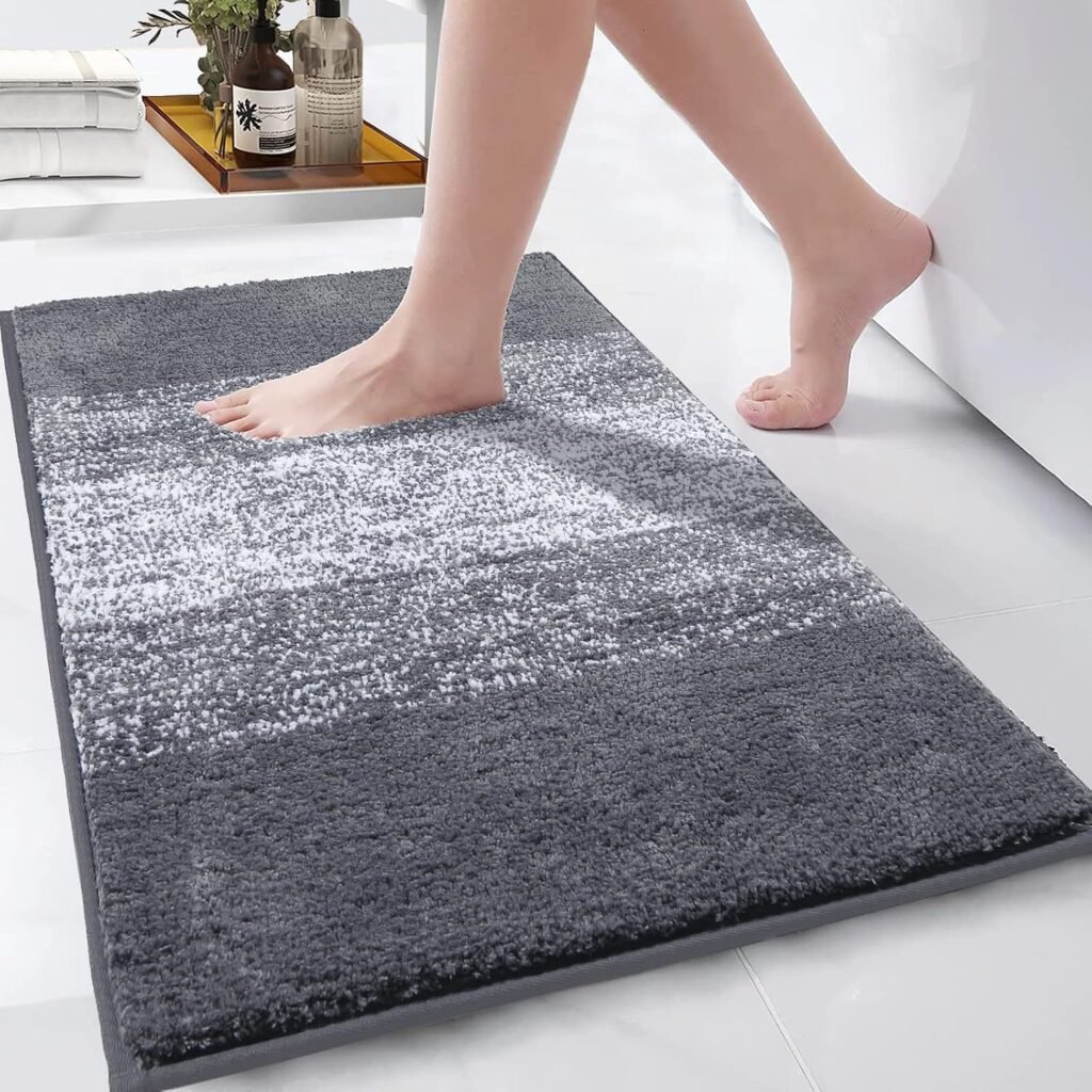 Donkergrijze badmat 50x80 cm van zachte microvezel met antislip en waterabsorberende werking