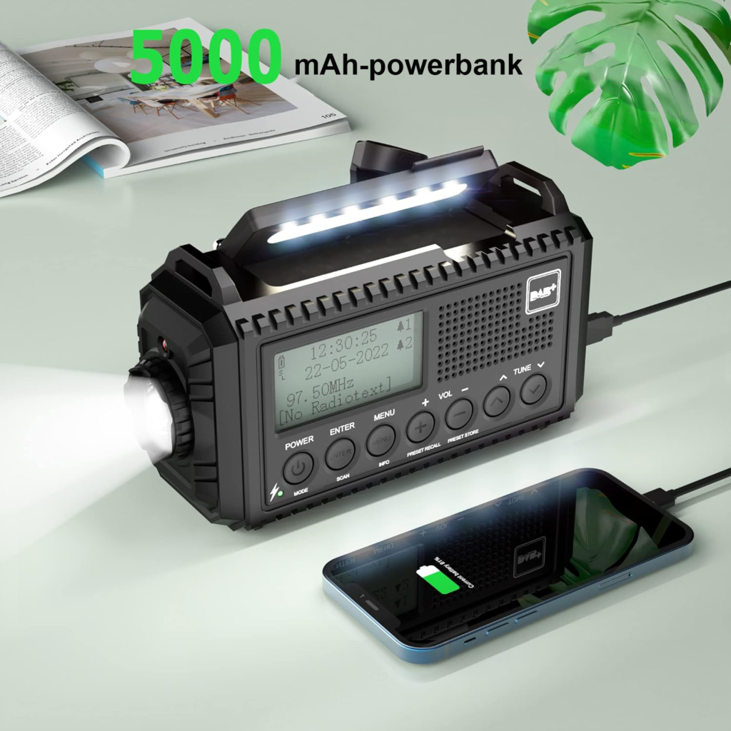 Draagbare DAB+ FM noodradio met 5000mAh batterij, solar opladen, LED zaklamp, leeslamp, SOS alarm en powerbank, IPX4 waterbestendig