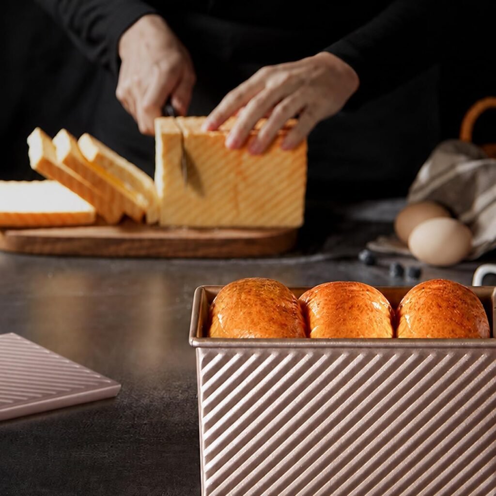 Broodbakvorm met deksel en antiaanbaklaag voor zelfgebakken brood, goudkleurige toastvorm voor 450g deeg met golfpatroon
