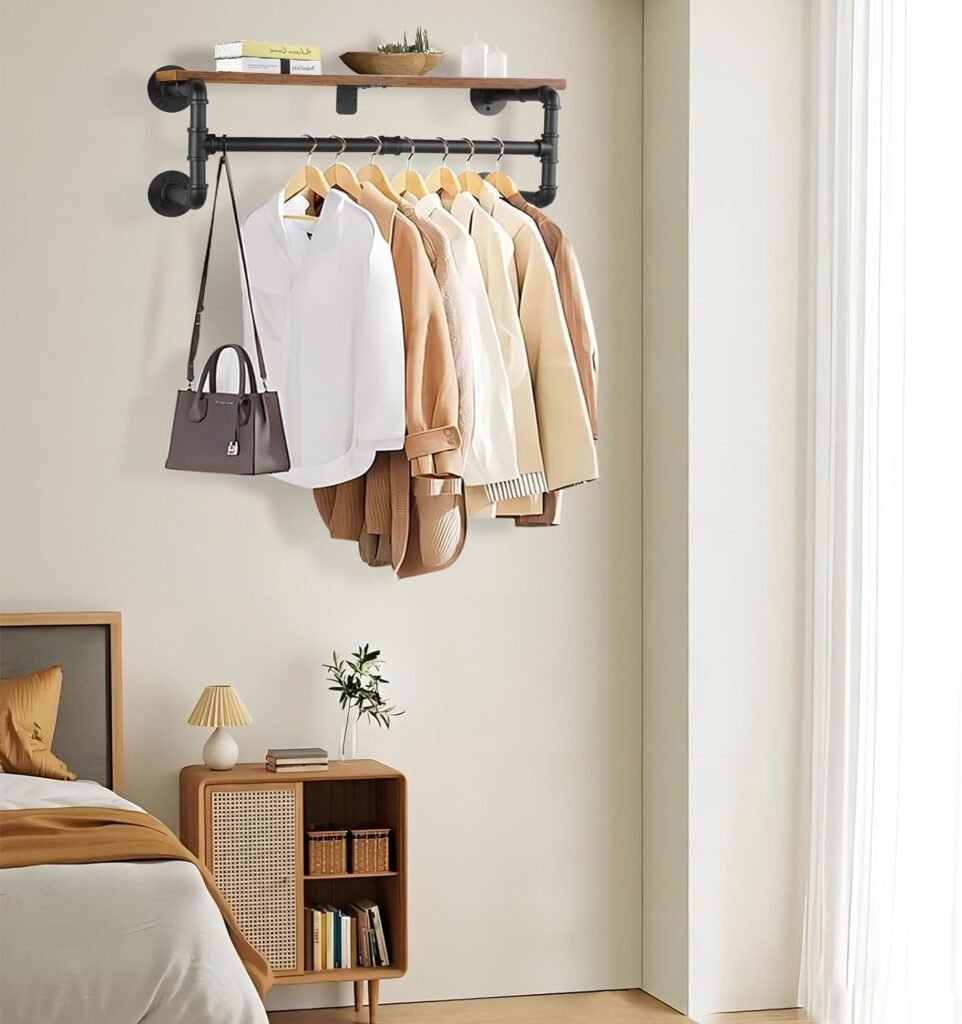 Industrieel kledingrek voor aan de muur van zwart metaal voor kleding en accessoires