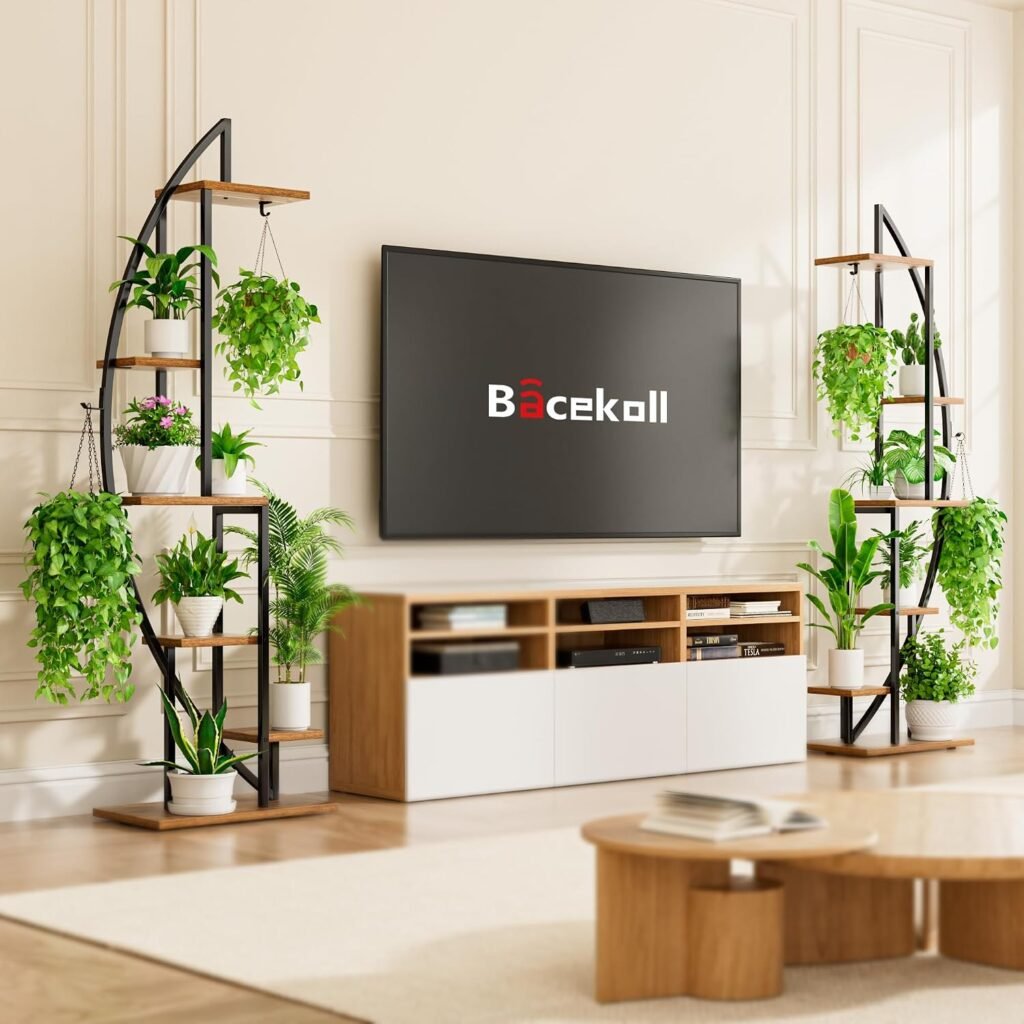 Plantenrek 6-Laags 160 cm - Stalen Plantenhouder voor Binnen - Plantenstandaard met Grote Displayplanken - Voor KamerplantenMaak je woonkamer, slaapkamer of balkon nog groener met dit stijlvolle en praktische 6-laags plantenrek! Met een hoogte van 160 cm en een uniek, gebogen ontwerp, biedt dit plantenrek niet alleen genoeg ruimte voor je favoriete kamerplanten, maar kan het ook dienen als een elegante display voor boeken, foto's, kunstwerken, en andere persoonlijke spullen. De stevige metalen constructie en de houten planken zorgen ervoor dat je planten niet alleen goed zichtbaar zijn, maar ook in de juiste omgeving groeien. Dit veelzijdige rek is een perfecte toevoeging voor elk interieur, van modern tot traditioneel, en brengt een vleugje natuur in je huis. Het is niet alleen een praktische oplossing voor plantenliefhebbers, maar ook een geweldig cadeau voor vrienden of familie die van groen houden.  Voordelen van dit product  Ideaal voor het opbergen van planten en andere decoraties.  Stevige metalen constructie voor langdurig gebruik.  Beschikt over 6 lagen, voldoende ruimte voor verschillende planten.  Mooi gebogen ontwerp voegt stijl toe aan elke kamer.  Geschikt voor zowel binnen als buiten (bijvoorbeeld op een veranda of in een serre).  Makkelijk te monteren met de meegeleverde gereedschappen en handleiding.  Handige extra haken voor het ophangen van decoraties of lichte planten.  Stevige en Duurzame Constructie  Dit 6-laags plantenrek is ontworpen met een stevige metalen constructie die een dikte van 0,85 mm heeft, gecombineerd met houten planken van 15 mm dik. Dit zorgt niet alleen voor een moderne uitstraling, maar ook voor een robuust frame dat geen corrosie of roest zal vertonen, zelfs in vochtige omgevingen. Of je het nu in je woonkamer, slaapkamer of tuin gebruikt, dit rek is bestand tegen de elementen en blijft jarenlang mooi. De stevige ophangpunten en een draagvermogen van maximaal 50 kg maken het een betrouwbare keuze voor het dragen van planten en andere decoraties.  Ruime 6-Laags Indeling  Het plantenrek biedt voldoende ruimte met maar liefst zes verdiepingen, wat je in staat stelt om meerdere planten of decoratieve items te plaatsen. Elke laag is zorgvuldig ontworpen om planten van verschillende groottes te ondersteunen, met voldoende ruimte om de groei van je favoriete kamerplanten te bevorderen. Het rek heeft ook extra haakjes aan de bovenkant, wat betekent dat je ook hangende planten of lichte decoraties kunt ophangen. De variëteit aan planken maakt het veelzijdig en geschikt voor zowel kleine als grotere kamerplanten.  Stijlvol en Ruimtelijk Ontwerp  Het gebogen ontwerp van dit plantenrek heeft een moderne uitstraling die niet alleen functioneel is, maar ook esthetisch aantrekkelijk. Het biedt niet alleen voldoende opbergruimte voor je planten, maar zorgt ook voor een visuele aantrekkingskracht in je interieur. Het zwarte frame past gemakkelijk bij elke inrichting, of het nu gaat om een moderne, rustieke of minimalistische stijl. Het maakt je woonruimte lichter en groener, terwijl het tegelijkertijd een gevoel van rust en harmonie creëert.  Eenvoudige Montage en Gebruik  Het monteren van dit plantenrek is eenvoudig en snel. Alle benodigde gereedschappen, zoals een schroevendraaier en een kleine sleutel, worden meegeleverd in de verpakking, evenals een gedetailleerde handleiding om de installatie stap voor stap uit te leggen. Dit betekent dat je het rek zonder gedoe binnen korte tijd kunt opzetten. Bovendien heeft het rek beveiligingsriemen die je kunt gebruiken om het rek veilig aan de muur te bevestigen, zodat je geen zorgen hebt over het omvallen van je planten.  Inhoud van de verpakking  1 x 6-laags plantenrek (160 cm hoog)  6 x houten planken  2 x hanghaken  1 x schroevendraaier  1 x kleine sleutel  1 x gedetailleerde handleiding  2 x meubelriemen voor extra stabiliteit  Product Specificaties  Hoogte: 160 cm  Aantal lagen: 6  Houten plankdikte: 15 mm  Materiaal frame: Metaal (0,85 mm dik)  Kleur: Zwart  Maximaal draagvermogen: 50 kg  Extra hanghaken: 2  Toepassing: Geschikt voor binnen en buiten  Stijl: Modern gebogen ontwerp  Inclusief gereedschap en montagehandleiding  Ben je klaar om je planten een mooie plek te geven en je interieur te verfraaien? Bestel dit stijlvolle en veelzijdige plantenrek vandaag nog en geef je woning een frisse uitstraling!