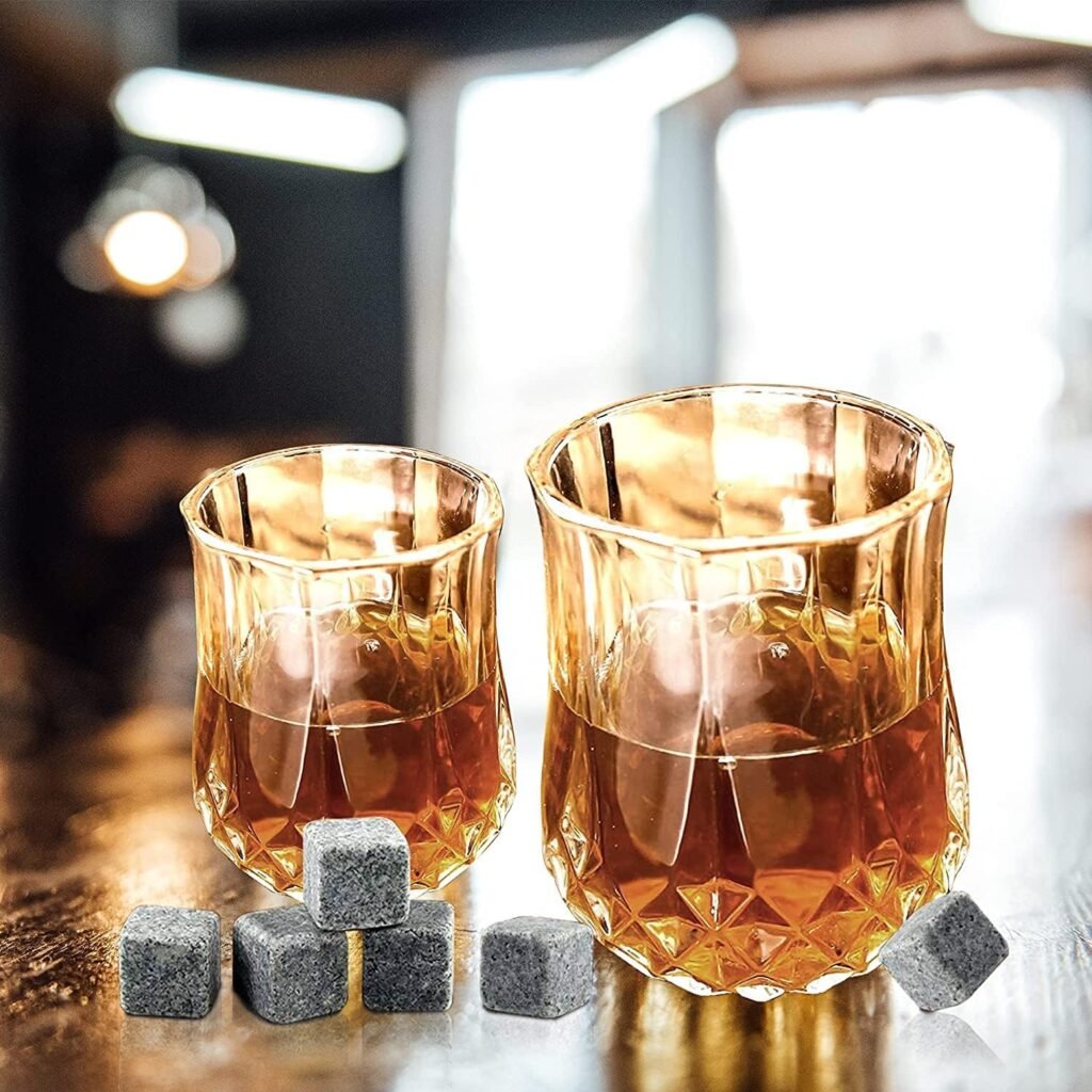 Luxe whisky stenen en glazen set met whisky koelstenen en tumblers