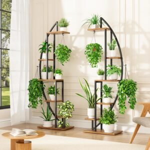 Plantenrek 6-Laags 160 cm – Stalen Plantenhouder voor Binnen – Plantenstandaard met Grote Displayplanken – Voor KamerplantenMaak je woonkamer, slaapkamer of balkon nog groener met dit stijlvolle en praktische 6-laags plantenrek! Met een hoogte van 160 cm en een uniek, gebogen ontwerp, biedt dit plantenrek niet alleen genoeg ruimte voor je favoriete kamerplanten, maar kan het ook dienen als een elegante display voor boeken, foto’s, kunstwerken, en andere persoonlijke spullen. De stevige metalen constructie en de houten planken zorgen ervoor dat je planten niet alleen goed zichtbaar zijn, maar ook in de juiste omgeving groeien. Dit veelzijdige rek is een perfecte toevoeging voor elk interieur, van modern tot traditioneel, en brengt een vleugje natuur in je huis. Het is niet alleen een praktische oplossing voor plantenliefhebbers, maar ook een geweldig cadeau voor vrienden of familie die van groen houden.  Voordelen van dit product  Ideaal voor het opbergen van planten en andere decoraties.  Stevige metalen constructie voor langdurig gebruik.  Beschikt over 6 lagen, voldoende ruimte voor verschillende planten.  Mooi gebogen ontwerp voegt stijl toe aan elke kamer.  Geschikt voor zowel binnen als buiten (bijvoorbeeld op een veranda of in een serre).  Makkelijk te monteren met de meegeleverde gereedschappen en handleiding.  Handige extra haken voor het ophangen van decoraties of lichte planten.  Stevige en Duurzame Constructie  Dit 6-laags plantenrek is ontworpen met een stevige metalen constructie die een dikte van 0,85 mm heeft, gecombineerd met houten planken van 15 mm dik. Dit zorgt niet alleen voor een moderne uitstraling, maar ook voor een robuust frame dat geen corrosie of roest zal vertonen, zelfs in vochtige omgevingen. Of je het nu in je woonkamer, slaapkamer of tuin gebruikt, dit rek is bestand tegen de elementen en blijft jarenlang mooi. De stevige ophangpunten en een draagvermogen van maximaal 50 kg maken het een betrouwbare keuze voor het dragen van planten en andere decoraties.  Ruime 6-Laags Indeling  Het plantenrek biedt voldoende ruimte met maar liefst zes verdiepingen, wat je in staat stelt om meerdere planten of decoratieve items te plaatsen. Elke laag is zorgvuldig ontworpen om planten van verschillende groottes te ondersteunen, met voldoende ruimte om de groei van je favoriete kamerplanten te bevorderen. Het rek heeft ook extra haakjes aan de bovenkant, wat betekent dat je ook hangende planten of lichte decoraties kunt ophangen. De variëteit aan planken maakt het veelzijdig en geschikt voor zowel kleine als grotere kamerplanten.  Stijlvol en Ruimtelijk Ontwerp  Het gebogen ontwerp van dit plantenrek heeft een moderne uitstraling die niet alleen functioneel is, maar ook esthetisch aantrekkelijk. Het biedt niet alleen voldoende opbergruimte voor je planten, maar zorgt ook voor een visuele aantrekkingskracht in je interieur. Het zwarte frame past gemakkelijk bij elke inrichting, of het nu gaat om een moderne, rustieke of minimalistische stijl. Het maakt je woonruimte lichter en groener, terwijl het tegelijkertijd een gevoel van rust en harmonie creëert.  Eenvoudige Montage en Gebruik  Het monteren van dit plantenrek is eenvoudig en snel. Alle benodigde gereedschappen, zoals een schroevendraaier en een kleine sleutel, worden meegeleverd in de verpakking, evenals een gedetailleerde handleiding om de installatie stap voor stap uit te leggen. Dit betekent dat je het rek zonder gedoe binnen korte tijd kunt opzetten. Bovendien heeft het rek beveiligingsriemen die je kunt gebruiken om het rek veilig aan de muur te bevestigen, zodat je geen zorgen hebt over het omvallen van je planten.  Inhoud van de verpakking  1 x 6-laags plantenrek (160 cm hoog)  6 x houten planken  2 x hanghaken  1 x schroevendraaier  1 x kleine sleutel  1 x gedetailleerde handleiding  2 x meubelriemen voor extra stabiliteit  Product Specificaties  Hoogte: 160 cm  Aantal lagen: 6  Houten plankdikte: 15 mm  Materiaal frame: Metaal (0,85 mm dik)  Kleur: Zwart  Maximaal draagvermogen: 50 kg  Extra hanghaken: 2  Toepassing: Geschikt voor binnen en buiten  Stijl: Modern gebogen ontwerp  Inclusief gereedschap en montagehandleiding  Ben je klaar om je planten een mooie plek te geven en je interieur te verfraaien? Bestel dit stijlvolle en veelzijdige plantenrek vandaag nog en geef je woning een frisse uitstraling!