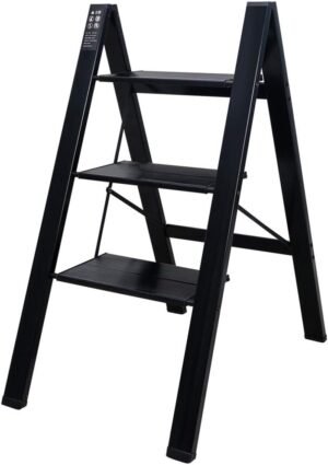 Lichtgewicht metalen trapladder voor huishoudelijk gebruik, compacte stepladder voor klusjes en plantenpotten