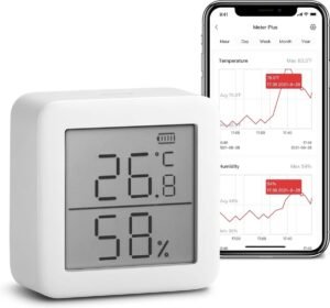 Digitale Kamerthermometer Hygrometer – Temperatuur- en Luchtvochtigheidsmeter – Draadloze Binnenmeter met LCD Scherm – Voor Thuis en KantoorBen je op zoek naar een slimme en betrouwbare kamerthermometer en hygrometer om je binnenklimaat te beheren? Ontdek deze geavanceerde digitale kamerthermometer en hygrometer. Het biedt nauwkeurige metingen van temperatuur en luchtvochtigheid, draadloze connectiviteit, en een modern ontwerp om je huiscomfort te optimaliseren.  Voordelen:  Nauwkeurige metingen: Geeft precieze temperatuur- en luchtvochtigheidsgegevens weer. Draadloos en compact: Eenvoudig te plaatsen en overal in huis te gebruiken. Groot LCD-scherm: Duidelijke en gemakkelijk leesbare gegevens. Lange batterijduur: Werkt maandenlang met één set batterijen. Slimme thuisintegratie: Compatibel met diverse smart home systemen. Nauwkeurige metingen  Deze digitale kamerthermometer en hygrometer biedt nauwkeurige metingen van zowel de temperatuur als de luchtvochtigheid in je huis. Hierdoor kun je een comfortabele en gezonde leefomgeving behouden.  Draadloze connectiviteit  Dankzij het draadloze ontwerp kun je deze thermometer en hygrometer overal in huis plaatsen, zonder gedoe met kabels. Hierdoor heb je de vrijheid om de gegevens te bekijken waar je maar wilt.  Groot LCD-scherm:  Het grote en heldere LCD-scherm toont de temperatuur- en luchtvochtigheidsgegevens duidelijk en gemakkelijk leesbaar, zelfs op afstand.  Lange batterijduur  Met een lange levensduur van de batterij kun je maandenlang genieten van nauwkeurige metingen zonder je zorgen te maken over het vervangen van de batterijen.  Slimme thuisintegratie  Deze thermometer en hygrometer is compatibel met diverse smart home systemen, waardoor je nog meer controle hebt over je binnenklimaat.  Verpakkingsinhoud:  1 x Digitale Kamerthermometer en Hygrometer 2 x AAA-batterijen (meegeleverd) Gebruiksaanwijzing Productspecificaties  Gewicht: 100 gram Voeding: 2 x AAA-batterijen (meegeleverd) Scherm: Groot LCD-scherm met achtergrondverlichting Draadloze connectiviteit: Ja Bestel nu deze slimme digitale kamerthermometer en hygrometer en o
