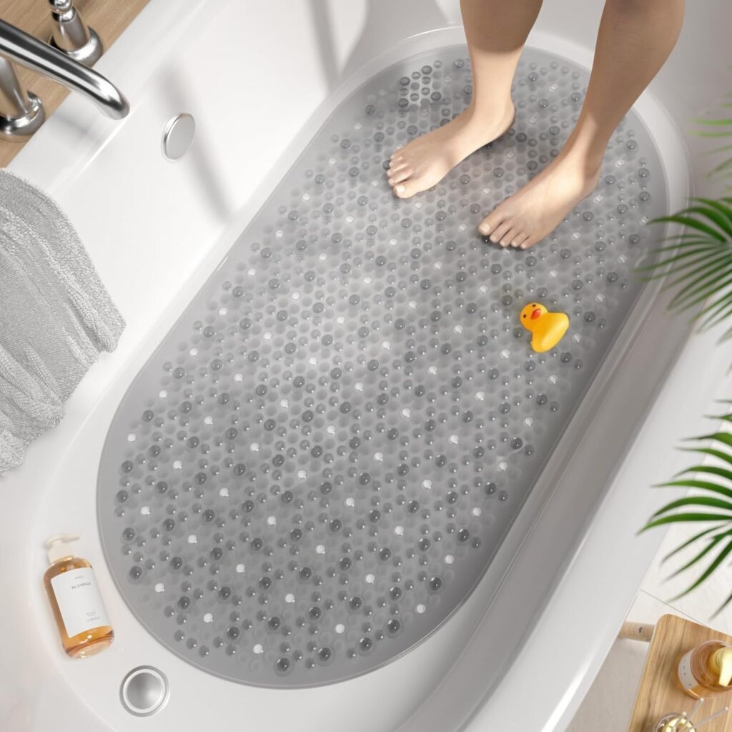 Ovale grijze antislip badmat 68x38 cm met zuignappen en afvoergaten