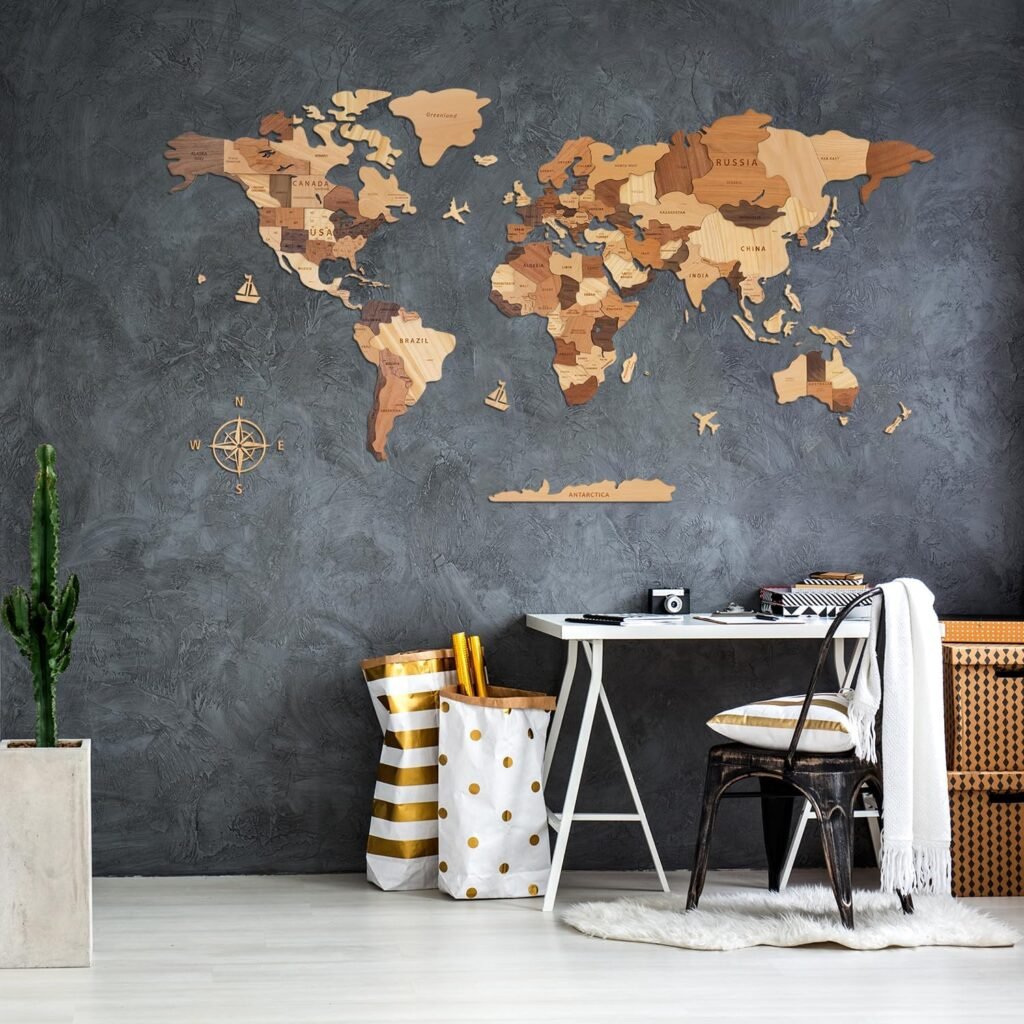 Wereldkaart muurschildering in natuurlijke meerkleurige uitvoering van zelfklevend vinyl voor wanddecoratie