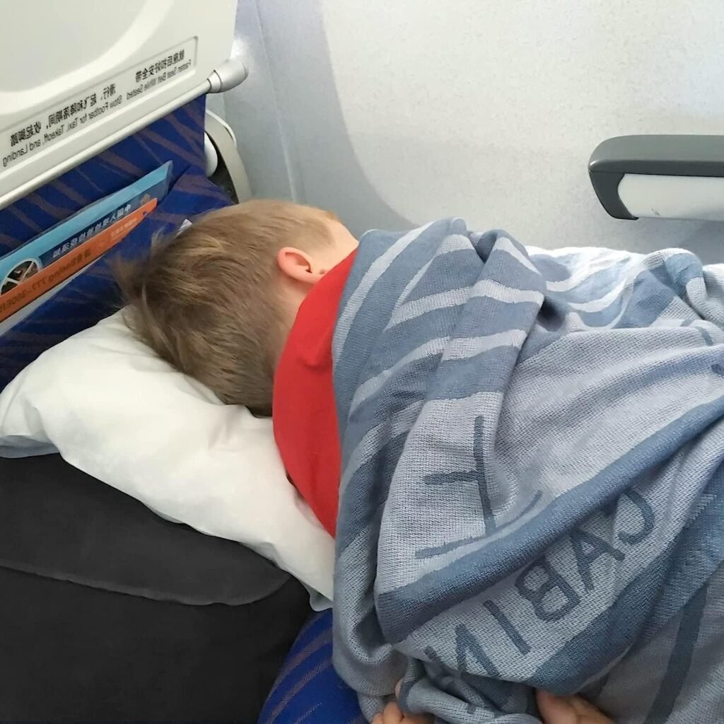 Opblaasbaar vliegtuigbed voor kinderen met verstelbare beensteunen en luchtpomp in zwart