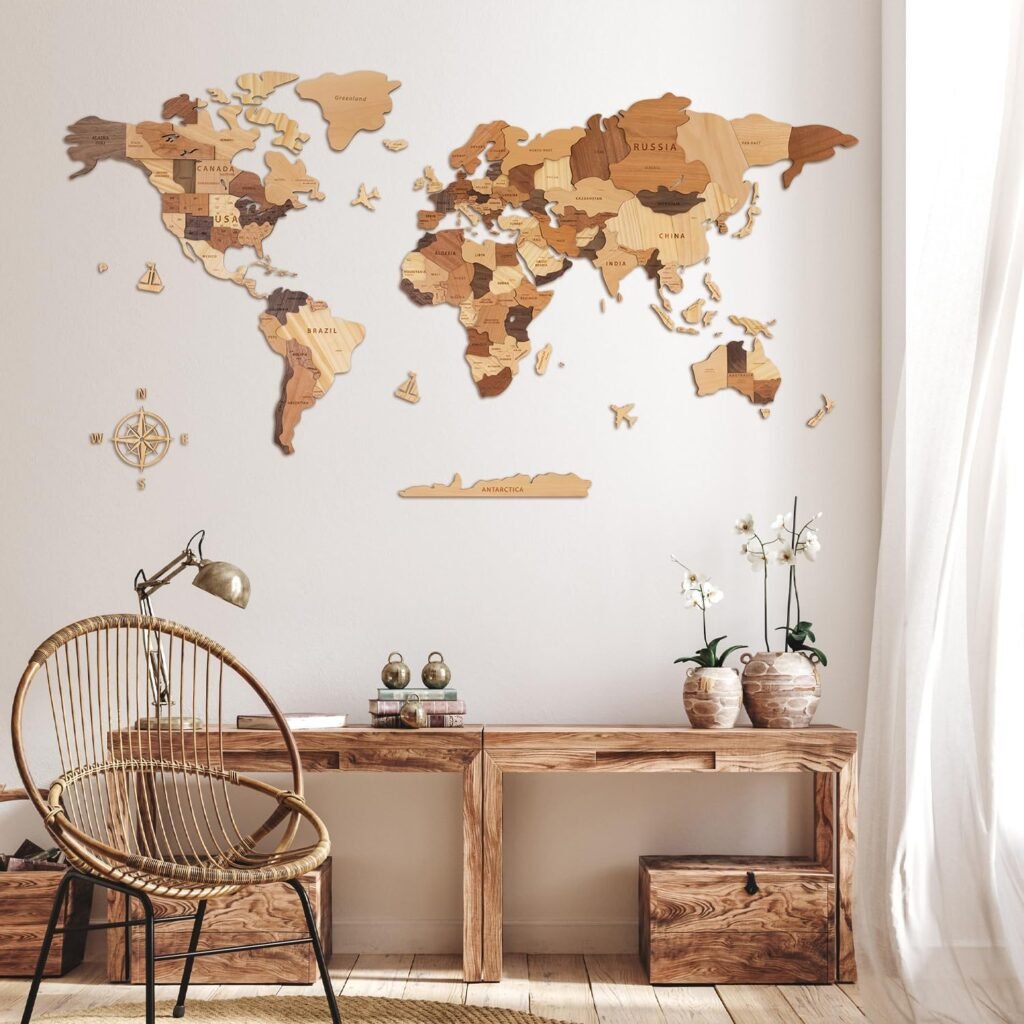 Wereldkaart muurschildering in natuurlijke meerkleurige uitvoering van zelfklevend vinyl voor wanddecoratie