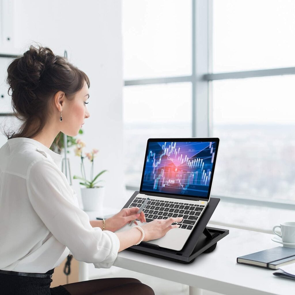 Verstelbare laptopstandaard met kussen, opbergvak en verstelbare hoogte voor thuis, kantoor en onderweg