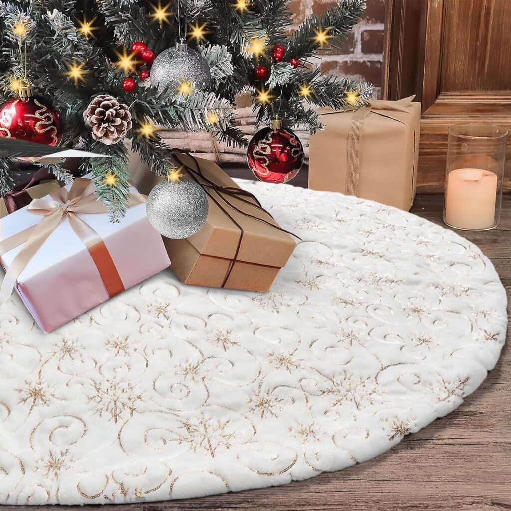 Kerstboomrok 122 cm van luxe kunstbont in wit en goud met sequins, sneeuwvlokken en wijnrank ontwerp