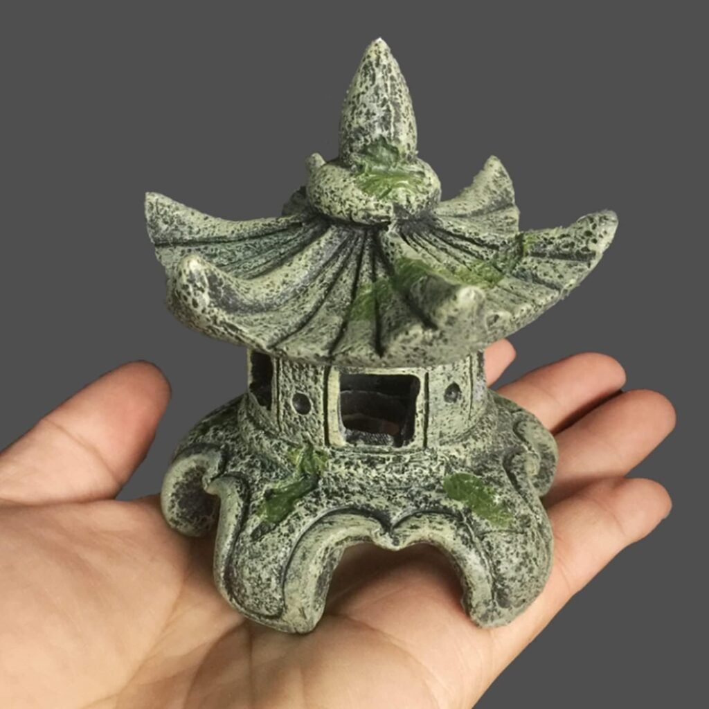 Boeddhabeeld aquariumdecoratie met vuurtoren en lantaarn ornament