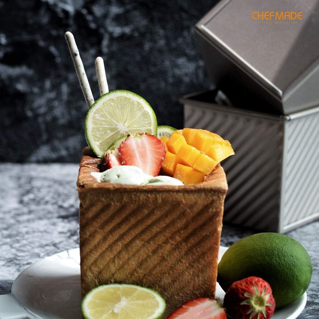 Broodvorm met Deksel 0,55 L - Gekarteld Bakblik voor Sandwichbrood en Brioche - Antiaanbaklaag - 10 x 10 x 10 cm