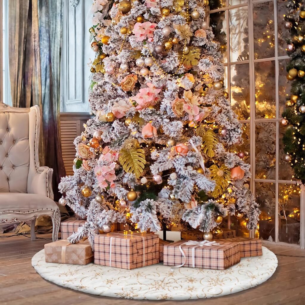 Kerstboomrok 122 cm van luxe kunstbont in wit en goud met sequins, sneeuwvlokken en wijnrank ontwerp
