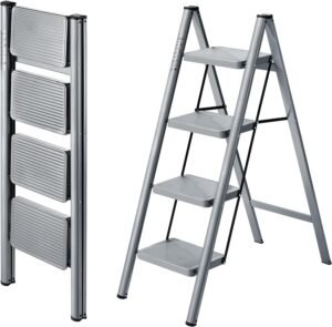 Inklapbare vouwladder opstapkruk zilvergrijs van lichtgewicht aluminium met antislip ontwerp