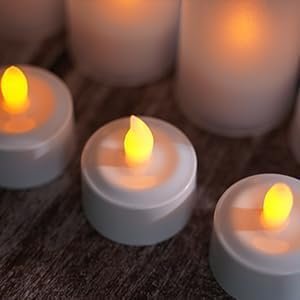 Set van 4 oplaadbare LED theelichtjes met flikkerend gele vlam en oplaadbasis voor sfeerverlichting