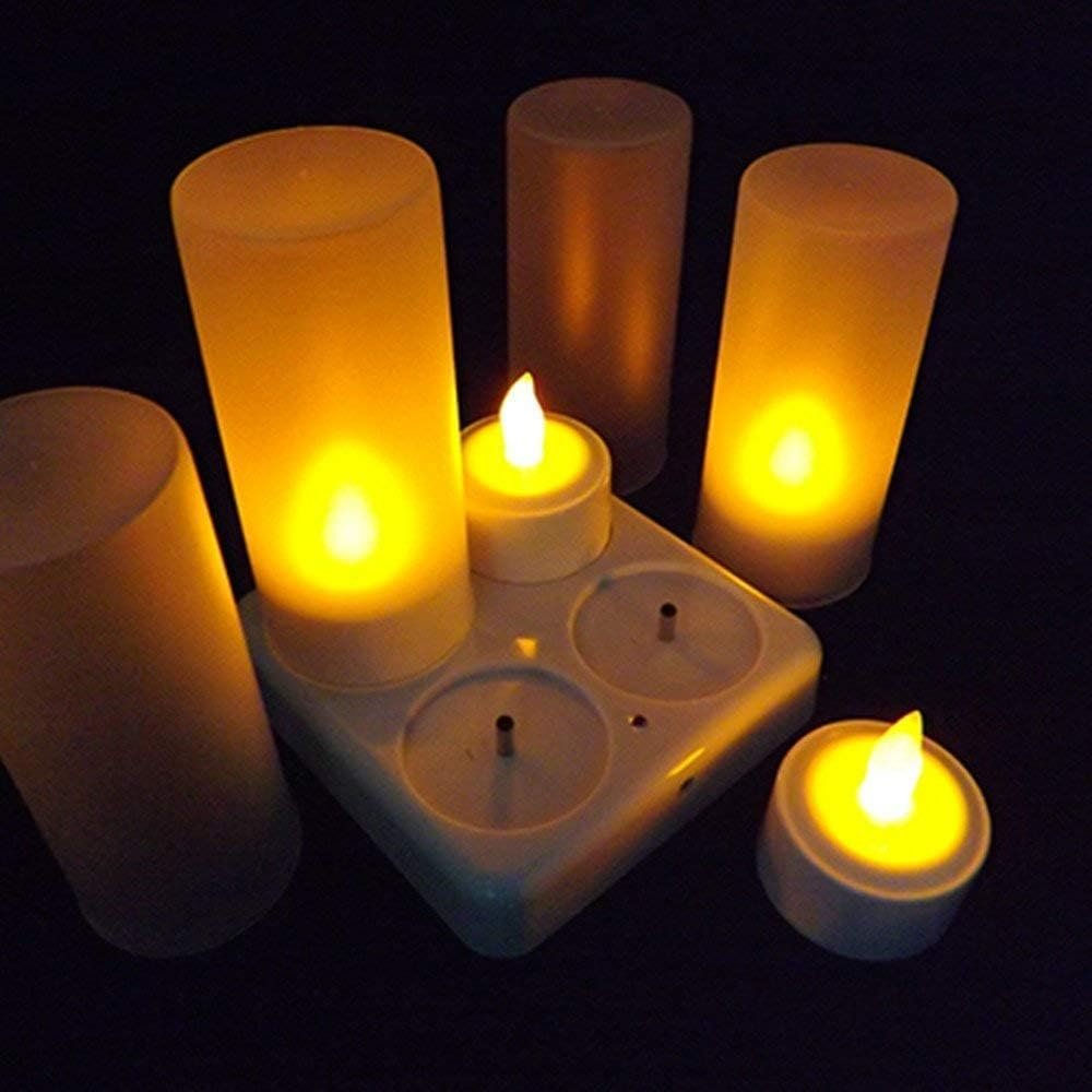 Set van 4 oplaadbare LED theelichtjes met flikkerend gele vlam en oplaadbasis voor sfeerverlichting