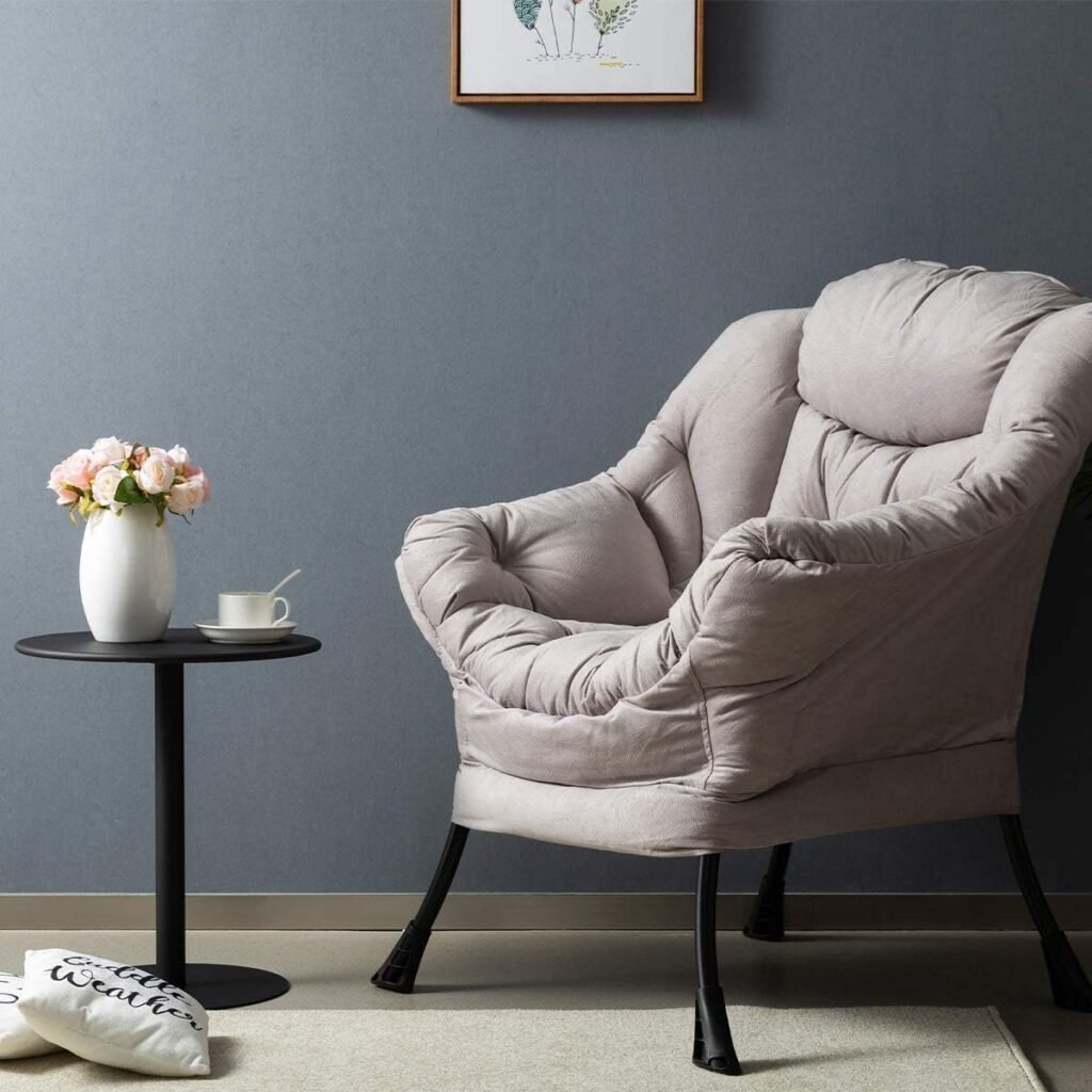 Grijze relaxfauteuil met armleuningen en stalen frame, comfortabele lounge- en leesstoel voor woonkamer of slaapkamer, 95 x 80 x 64 cm