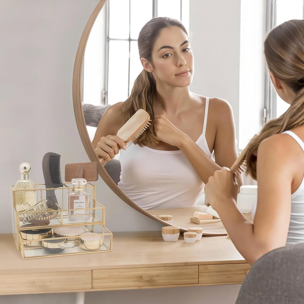 Gouden cosmetische organizer met lades van glas, make-up opberger met kwastenhouder en ruimte voor cosmetica