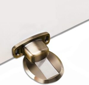 Maak kennis met onze hoogwaardige magnetische deurstopper, een innovatief product dat stijl en functionaliteit combineert. Deze deurstopper is vervaardigd uit duurzaam zinklegering en beschikt over een elegante geborstelde roestvrijstalen afwerking. Dankzij de krachtige magneten houdt deze deurstopper uw deuren veilig open zonder dat ze plotseling dichtvallen. Het is een ideale keuze voor drukke huishoudens, kantoren en commerciële ruimtes. De eenvoudige installatie met 3M zelfklevende tape of schroeven maakt het voor iedereen toegankelijk om een veilige en gebruiksvriendelijke omgeving te creëren. De deurstopper heeft een slank ontwerp van slechts 5 mm hoog, waardoor deze niet in de weg zit en tripping voorkomt. Met deze deurstopper bent u verzekerd van een betrouwbare en stijlvolle oplossing voor al uw deuren! Voordelen Kwaliteit: Gemaakt van hoogwaardig zinklegering. Krachtige magneten: Houdt de deur stevig open. Eenvoudige installatie: Geen boren vereist. Duurzaam: Anti-corrosie en roestbestendig. Slank ontwerp: Voorkomt tripping. Flexibiliteit: Te installeren met of zonder schroeven. Hoogwaardige constructie De deurstopper is gemaakt van zinklegering, wat zorgt voor een stevige en duurzame constructie. Deze keuze van materiaal garandeert dat de deurstopper bestand is tegen dagelijkse slijtage en intensief gebruik. De geborstelde roestvrijstalen afwerking geeft niet alleen een moderne uitstraling, maar beschermt ook tegen roest en corrosie. Hierdoor blijft de deurstopper er langdurig als nieuw uitzien, zelfs in vochtige omgevingen. Dit maakt het een ideale keuze voor zowel thuisgebruik als in commerciële ruimtes. Met deze deurstopper investeert u in kwaliteit die jaren meegaat. Krachtige magneten Dankzij de krachtige magneten blijft de deur veilig open, waardoor u handen vrij heeft om andere taken uit te voeren. Het gemak waarmee u de deur kunt openen en sluiten zonder deze met kracht te hoeven duwen, verhoogt het gebruiksgemak aanzienlijk. Bij het sluiten van de deur kunt u deze eenvoudig van de stop contact maken door deze lichtjes weg te trekken. Dit voorkomt dat de deur plotseling dichtvalt, wat letsel of schade aan de deur kan veroorzaken. De krachtige magneten bieden een betrouwbare en veilige oplossing voor elk type deur. Eenvoudige installatie De deurstopper wordt geleverd met een 3M zelfklevende tape die eenvoudig te gebruiken is. Dit betekent dat u geen gereedschap nodig heeft en geen gaten in uw muren of vloeren hoeft te boren. De tape biedt extra sterkte en duurzaamheid, zodat u verzekerd bent van een stevige bevestiging. Als u de voorkeur geeft aan een meer permanente oplossing, zijn er ook schroeven bijgevoegd voor installatie. Volg eenvoudig de bijgeleverde instructies om de deurstopper in enkele minuten te installeren. Dit maakt het perfect voor iedereen, ongeacht technische vaardigheden. Slank ontwerp Met een hoogte van slechts 5 mm is deze deurstopper ontworpen om discreet te zijn. Het minimalistische ontwerp voorkomt dat u of uw gasten struikelen of zich verwonden. Dit is vooral belangrijk in drukke huishoudens of commerciële omgevingen waar veiligheid voorop staat. De slanke constructie maakt het ook gemakkelijker om de deurstopper in verschillende interieurs te integreren. U hoeft zich geen zorgen te maken over lelijke, opvallende accessoires, want deze deurstopper voegt een vleugje elegantie toe aan uw ruimte. Verpakking Inhoud 2 x Sterke Magnetische Deurstoppers 3M Zelfklevende Tape Schroeven voor installatie Installatiehandleiding Product Specificaties Materiaal: Zinklegering met geborstelde roestvrijstalen afwerking Hoogte: 5 mm Aantal: 2 stuks per verpakking Kleur: Brons Installatie: 3M zelfklevend of met schroeven Kies voor de sterke magnetische deurstopper en geniet van een veilige en stijlvolle oplossing voor al uw deuren! Bestel nu en ervaar het gemak zelf!