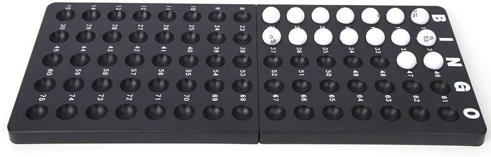 Traditioneel bingo spel met bingoballen, bingo plank en accessoires voor thuisgebruik